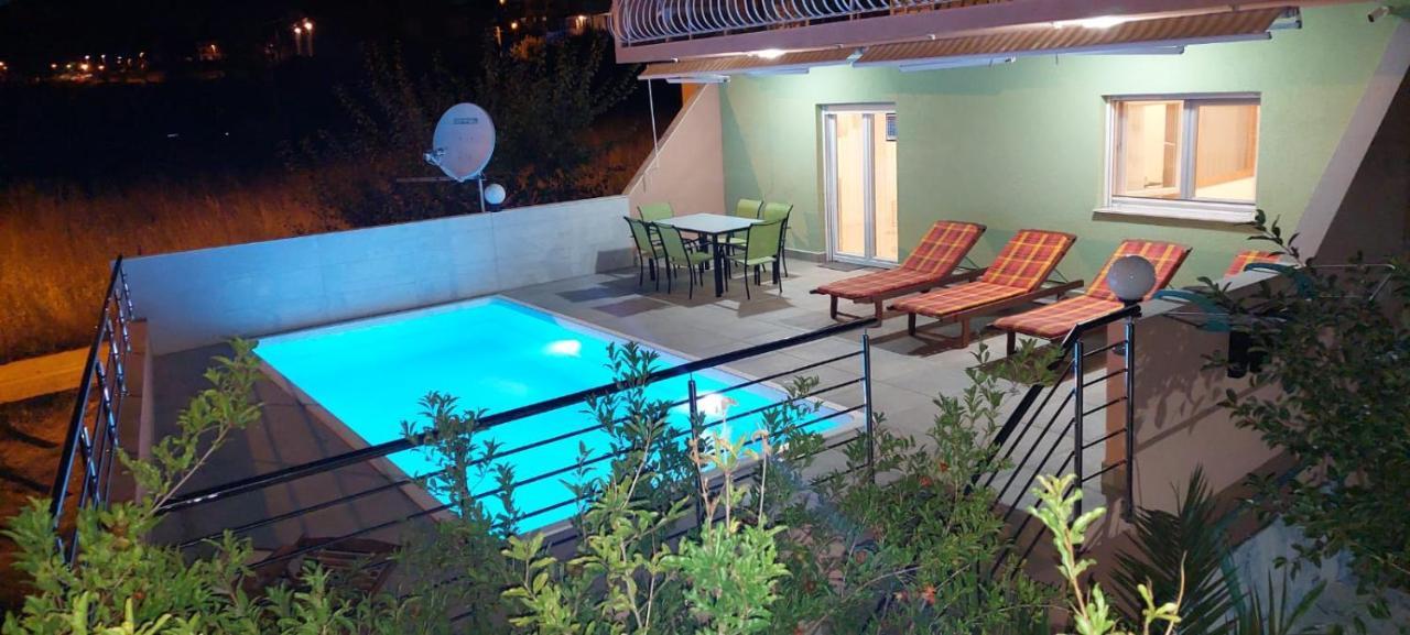 Apartment M&M With Private Pool Kucine Exterior photo